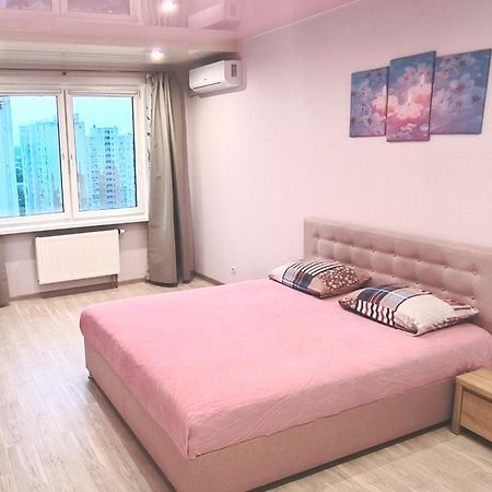 Apartment Near Metro Pozniaky 基輔 外观 照片