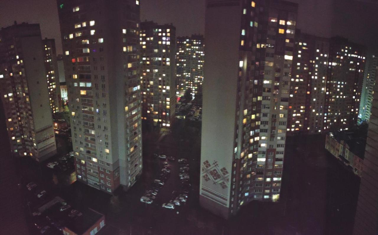 Apartment Near Metro Pozniaky 基輔 外观 照片