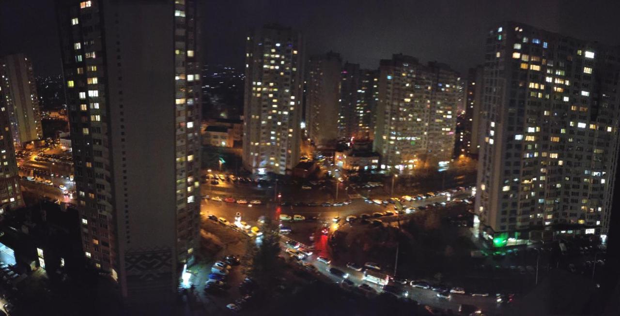 Apartment Near Metro Pozniaky 基輔 外观 照片