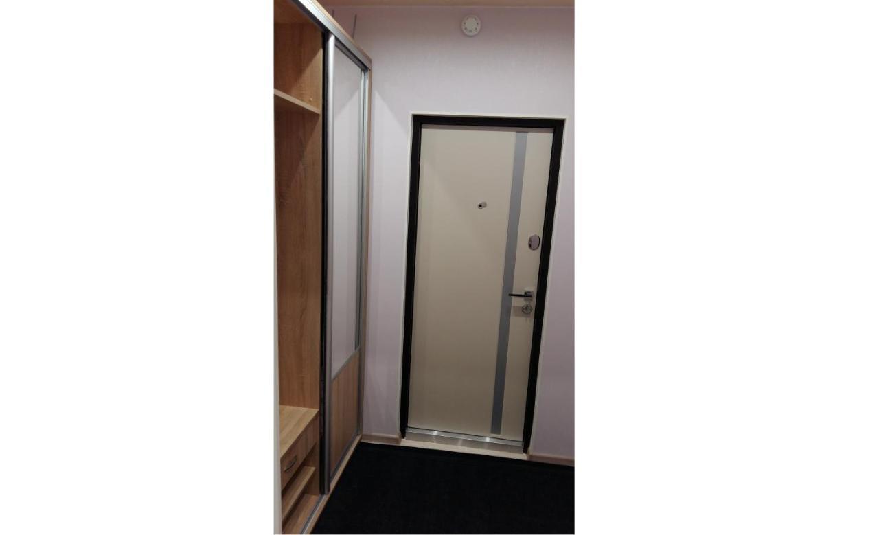 Apartment Near Metro Pozniaky 基輔 外观 照片